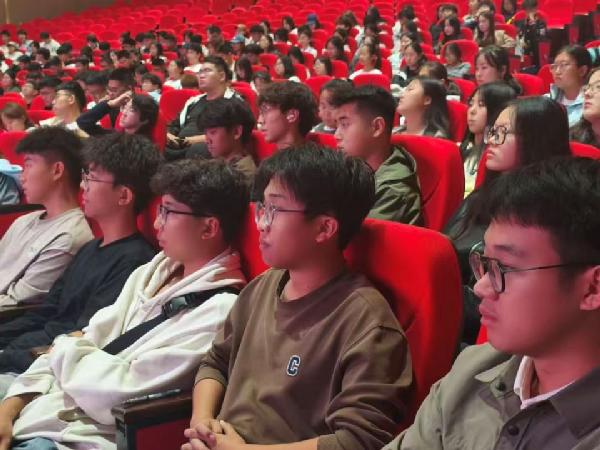 英国上市公司365英国上市公司3652025级新生开学第一课